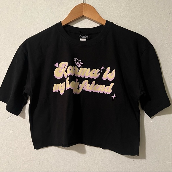 Taylor Swift Lyric “Karma is my Boyfriend” crop graphic tshirt 100% cotton M - Picture 2 of 4